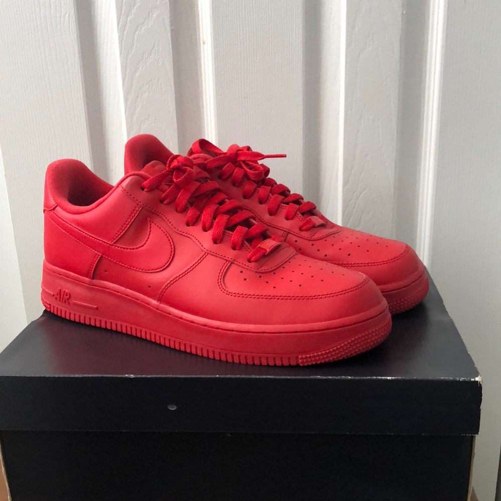 Nike Air Force 1’s all red